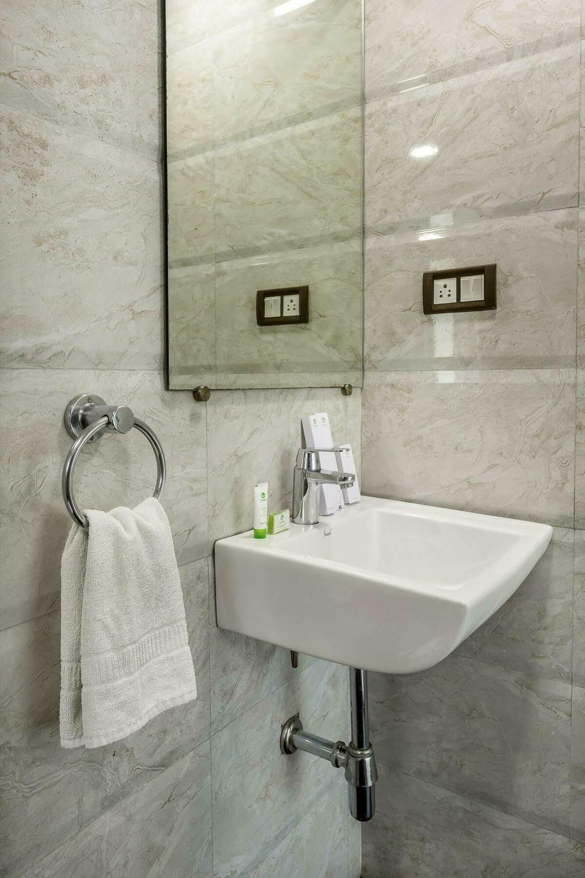 Oyo 16703 Hotel The Platinum コルカタ エクステリア 写真